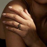 Inel "Linkz" Snow Black din Argint Placat cu Aur Galben/Alb de 18k și Spinel Negru Natural