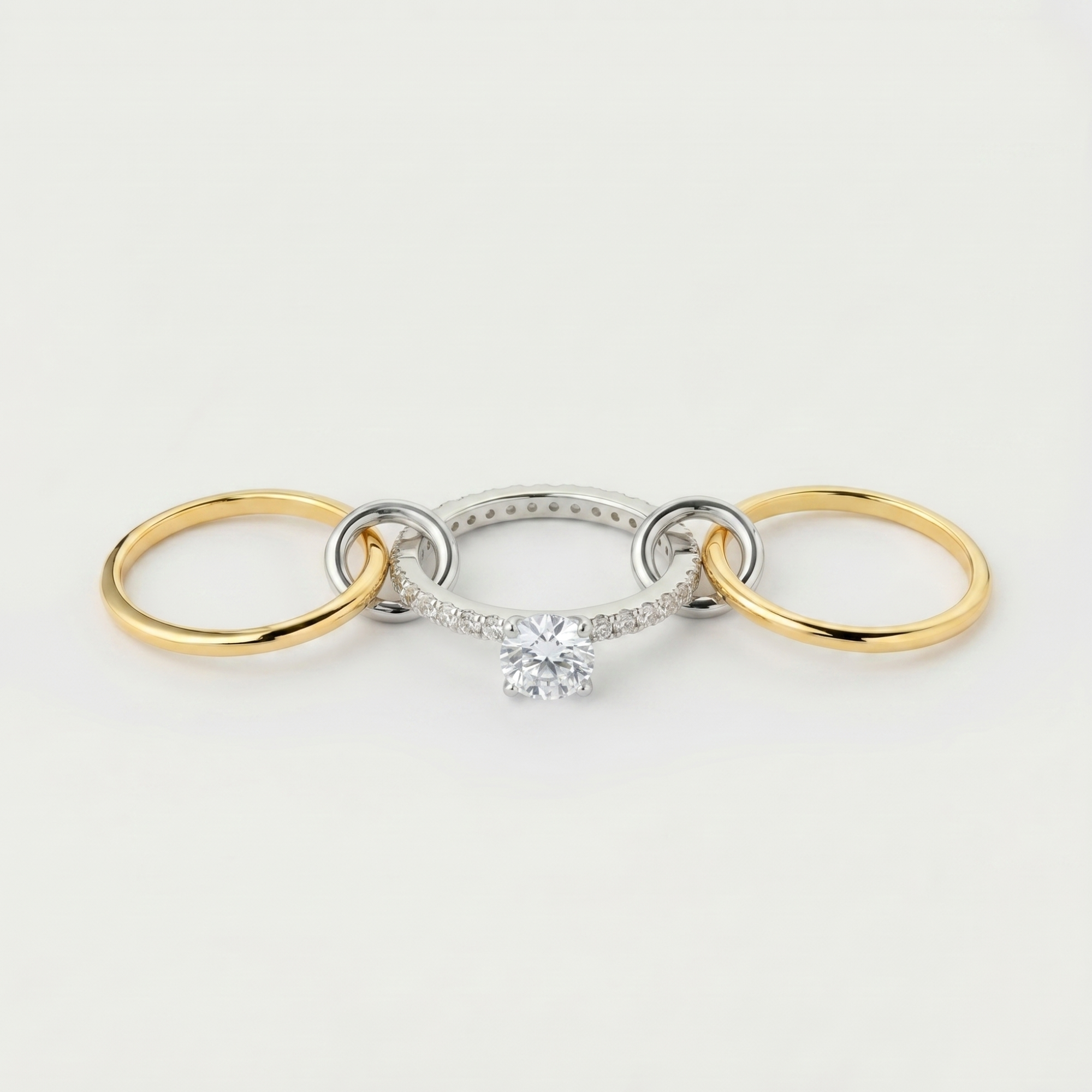 Inel "Linkz" Solitaire White din Argint Placat cu Aur Galben/Alb de 18k și Pietre de Moissanite